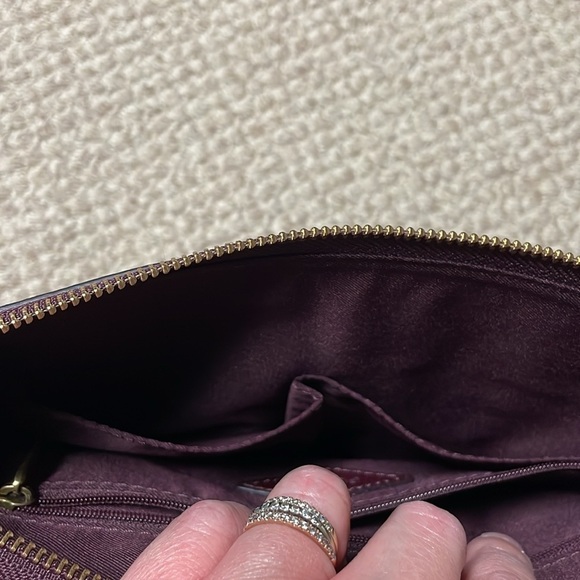 Fossil maroon color Fiona shoulder bag with multiple pockets - Picture 8 of 12